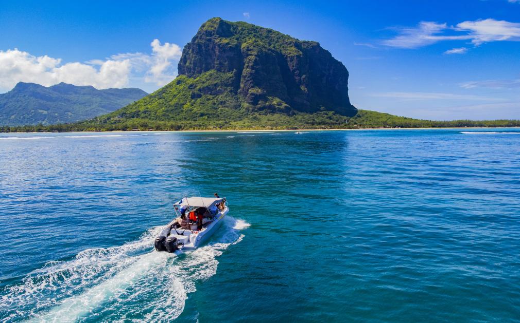 boat tour in Mauritius